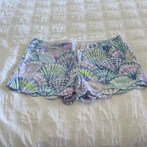 Lilly Pulitzer BUTTERCUP Scalloped  Shorts OH SHELLO Size 12